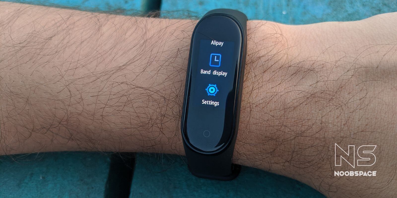 Display options showing Alipay, Band display, and Settings