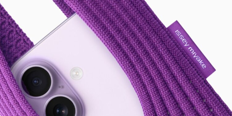 Apple iPhone Pocket in UAE: A Sweater for Your iPhone? 2025 1 Apple iPhone Pocket in UAE: A Sweater for Your iPhone?